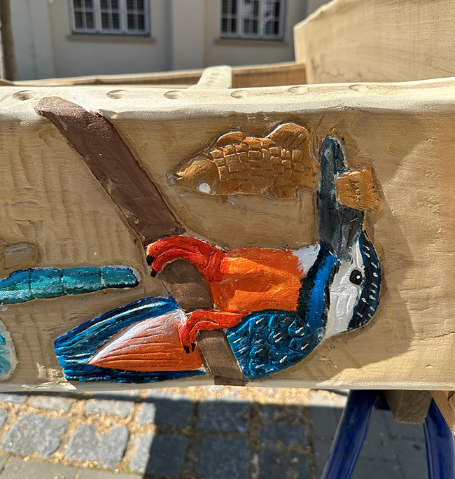 Bildhauerei – vom Stamm zur Holzstele